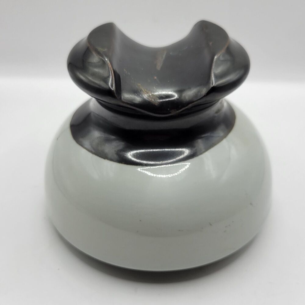 Santana 1995 white/grayish and brown 5.5 inch Insulator